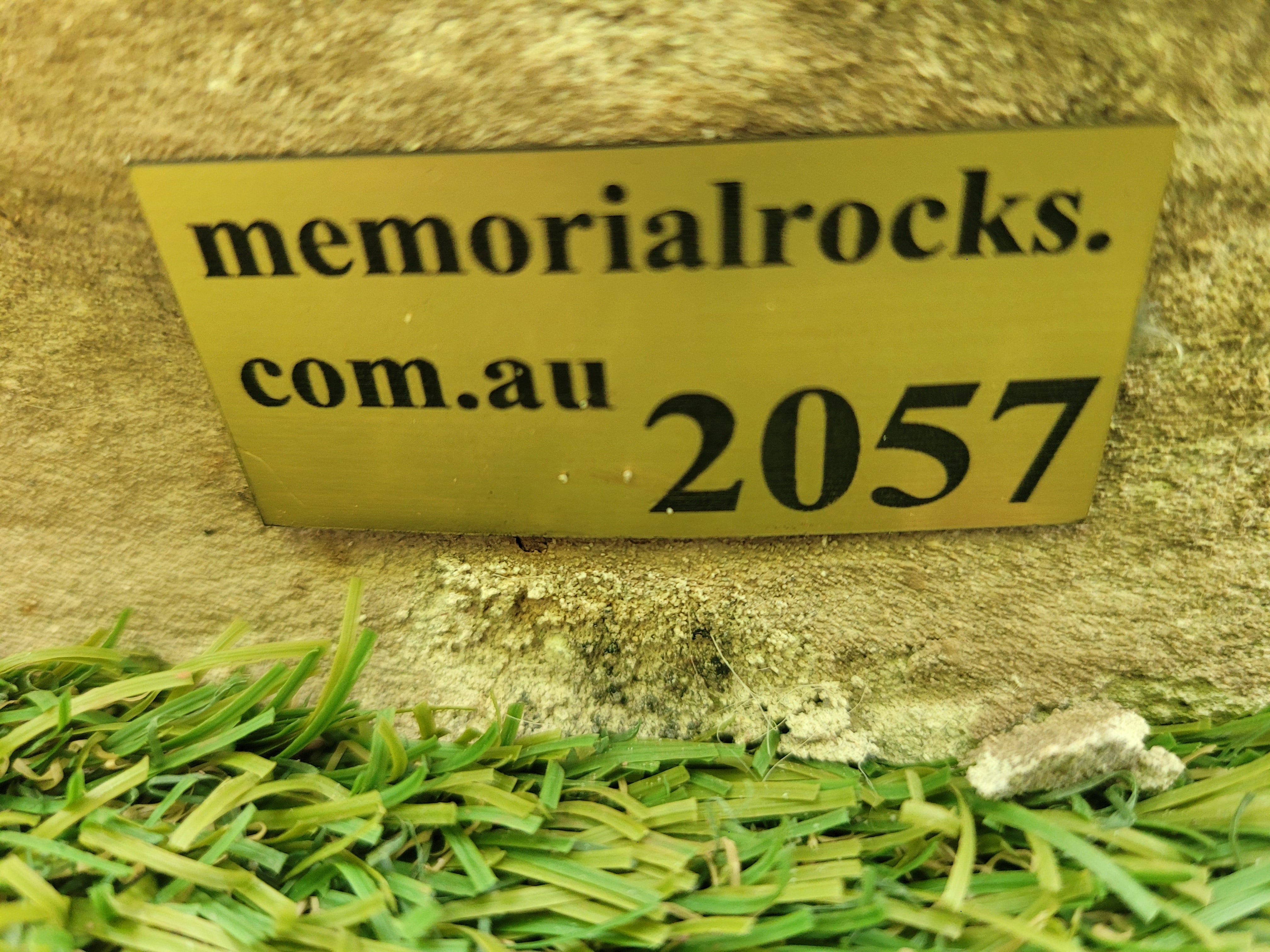Memorial Rock Urn 2057 Medium Natural Riversand