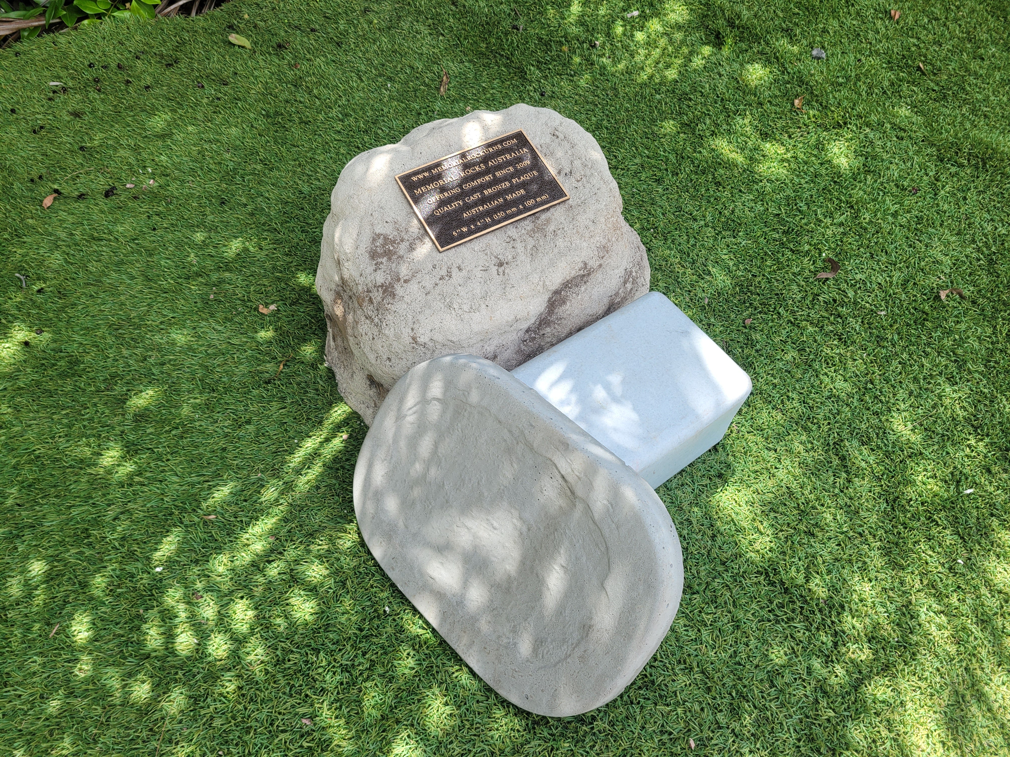 Memorial Rock Urn 2057 Medium Natural Riversand