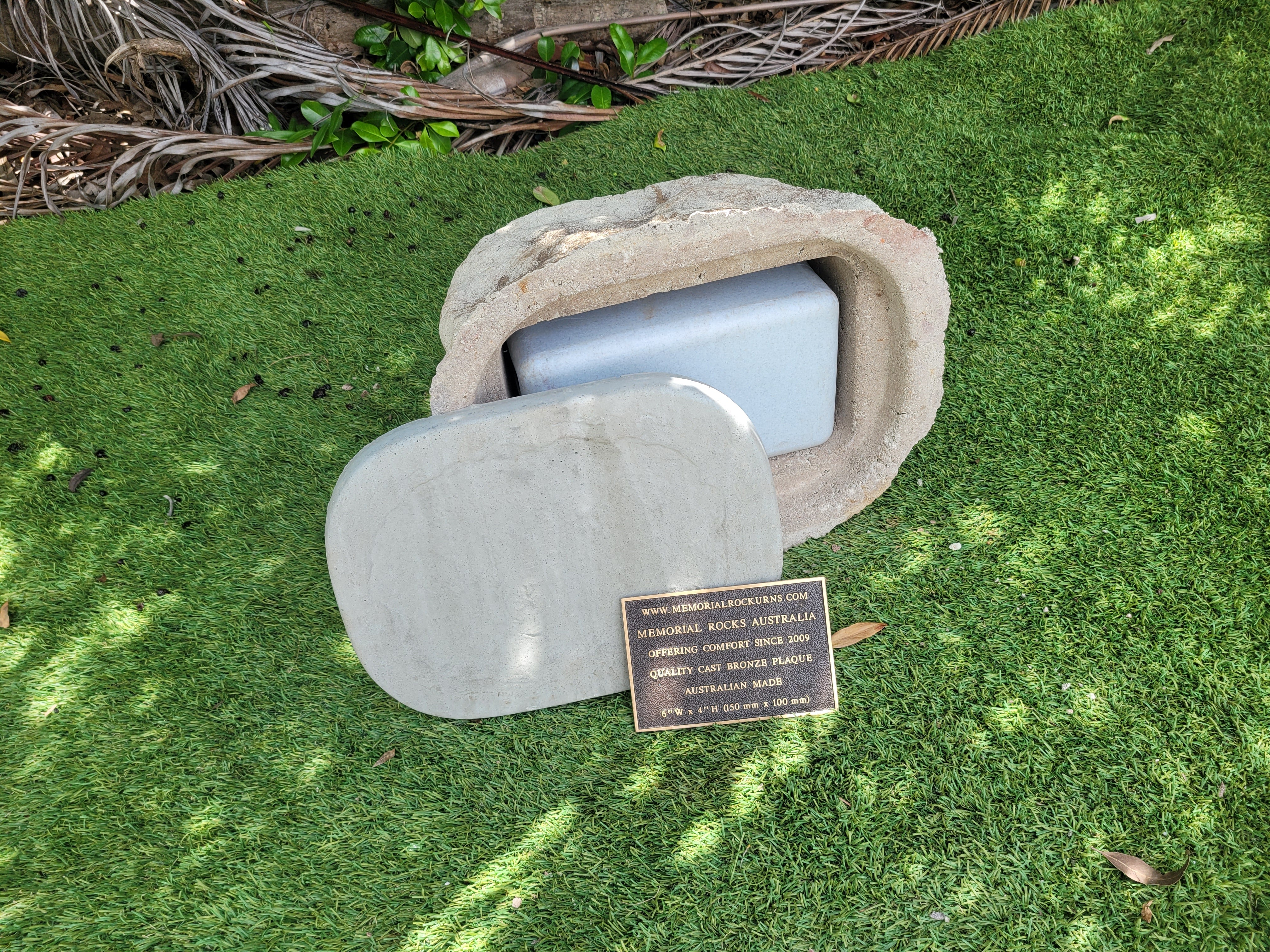 Memorial Rock Urn 2057 Medium Natural Riversand