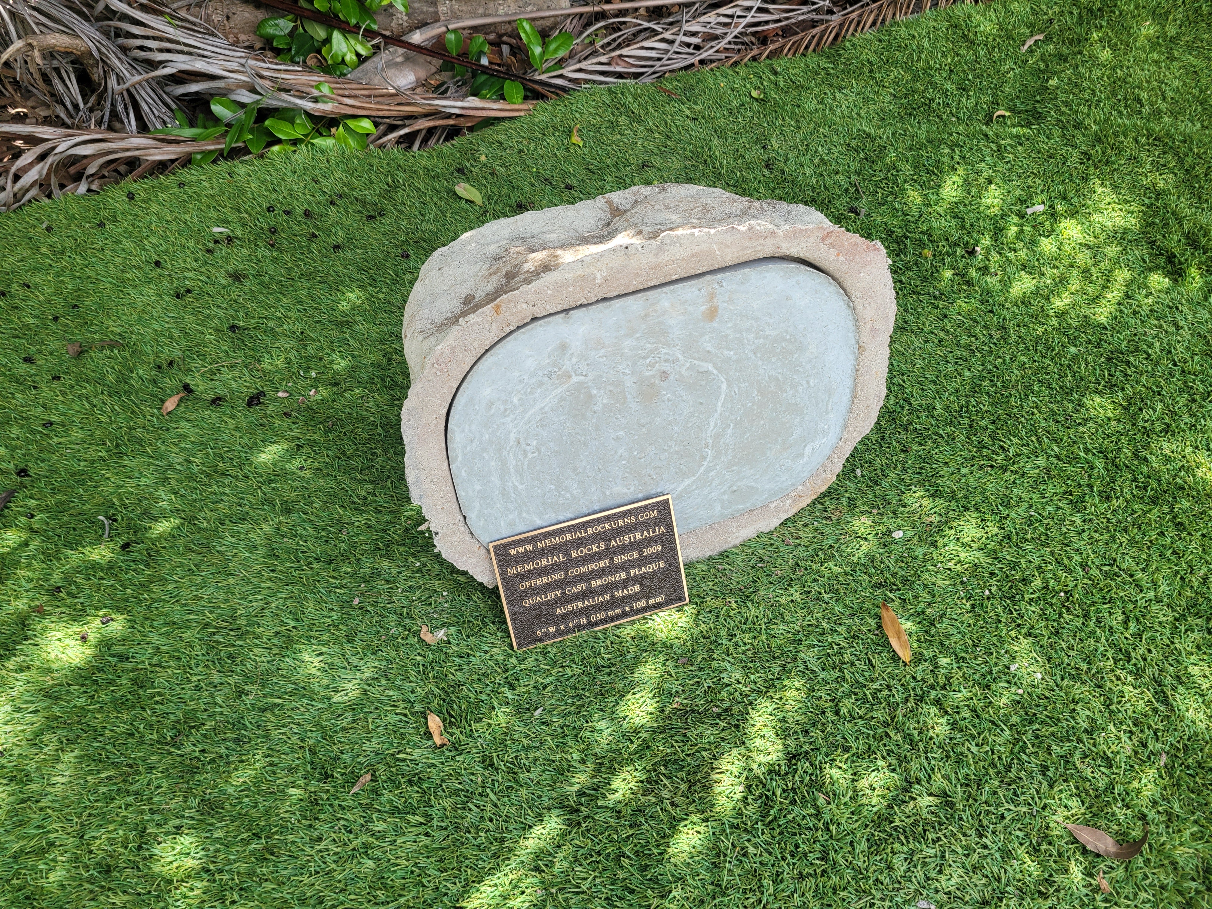 Memorial Rock Urn 2057 Medium Natural Riversand