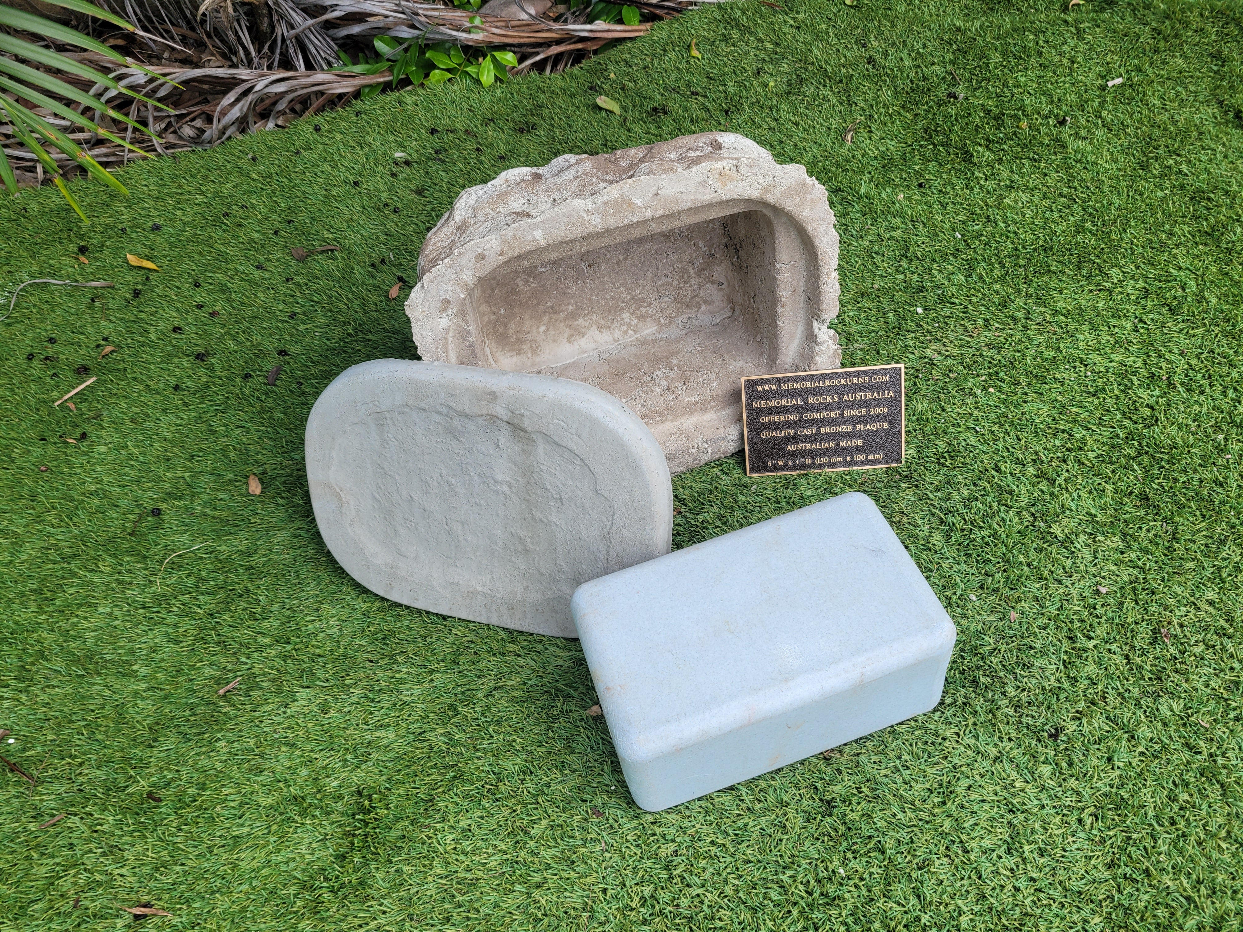 Memorial Rock Urn 2058 Medium Natural Riversand