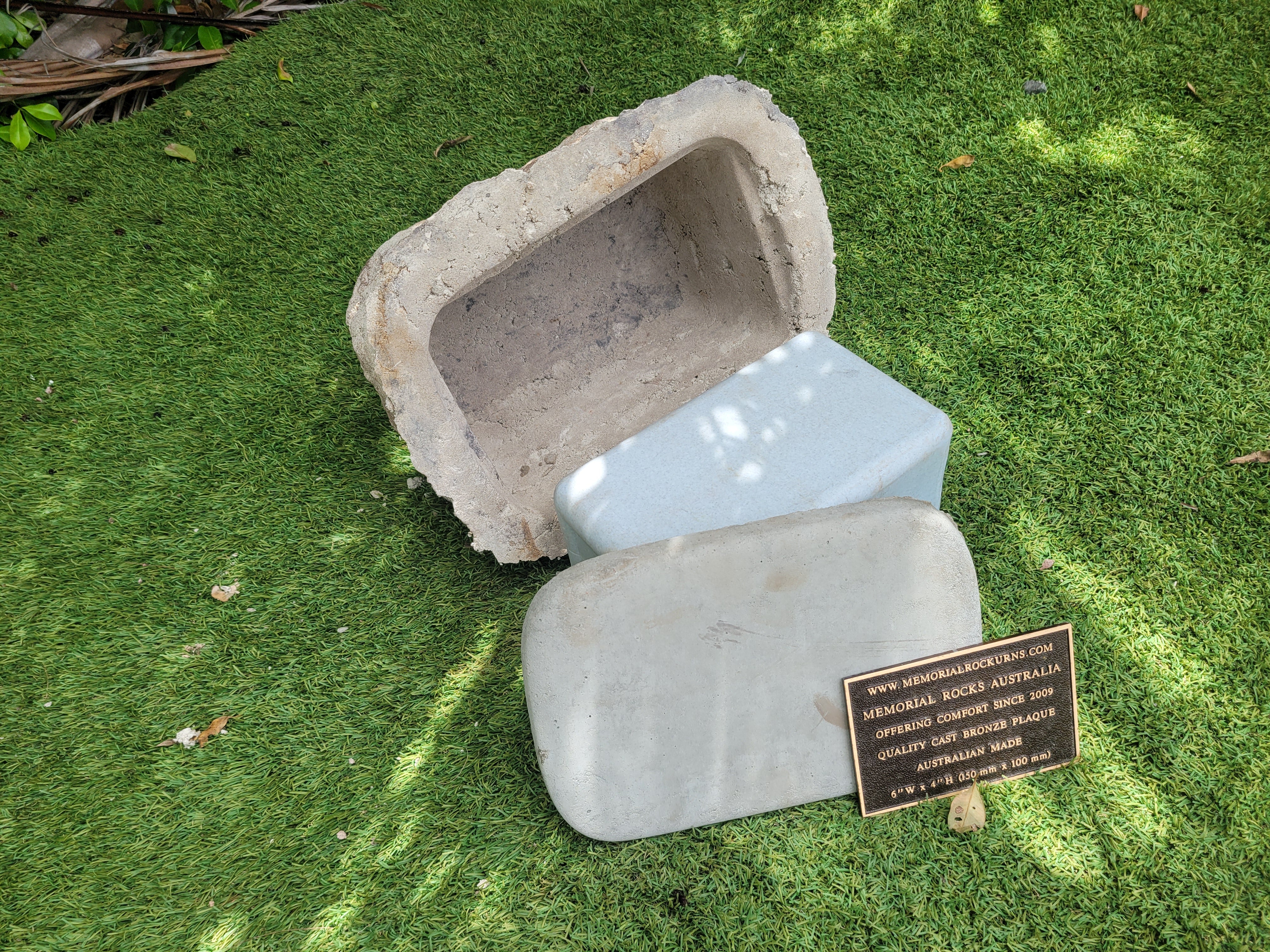 Memorial Rock Urn 2059 Regular Natural Riversand