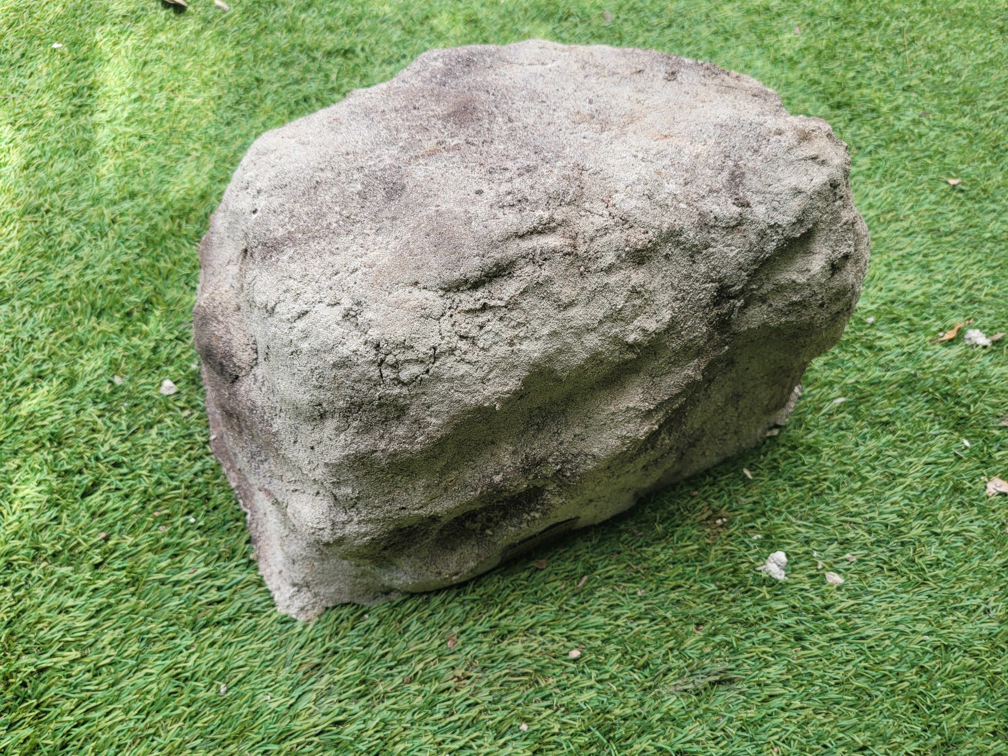 Memorial Rock Urn 2060 Regular Natural Riversand