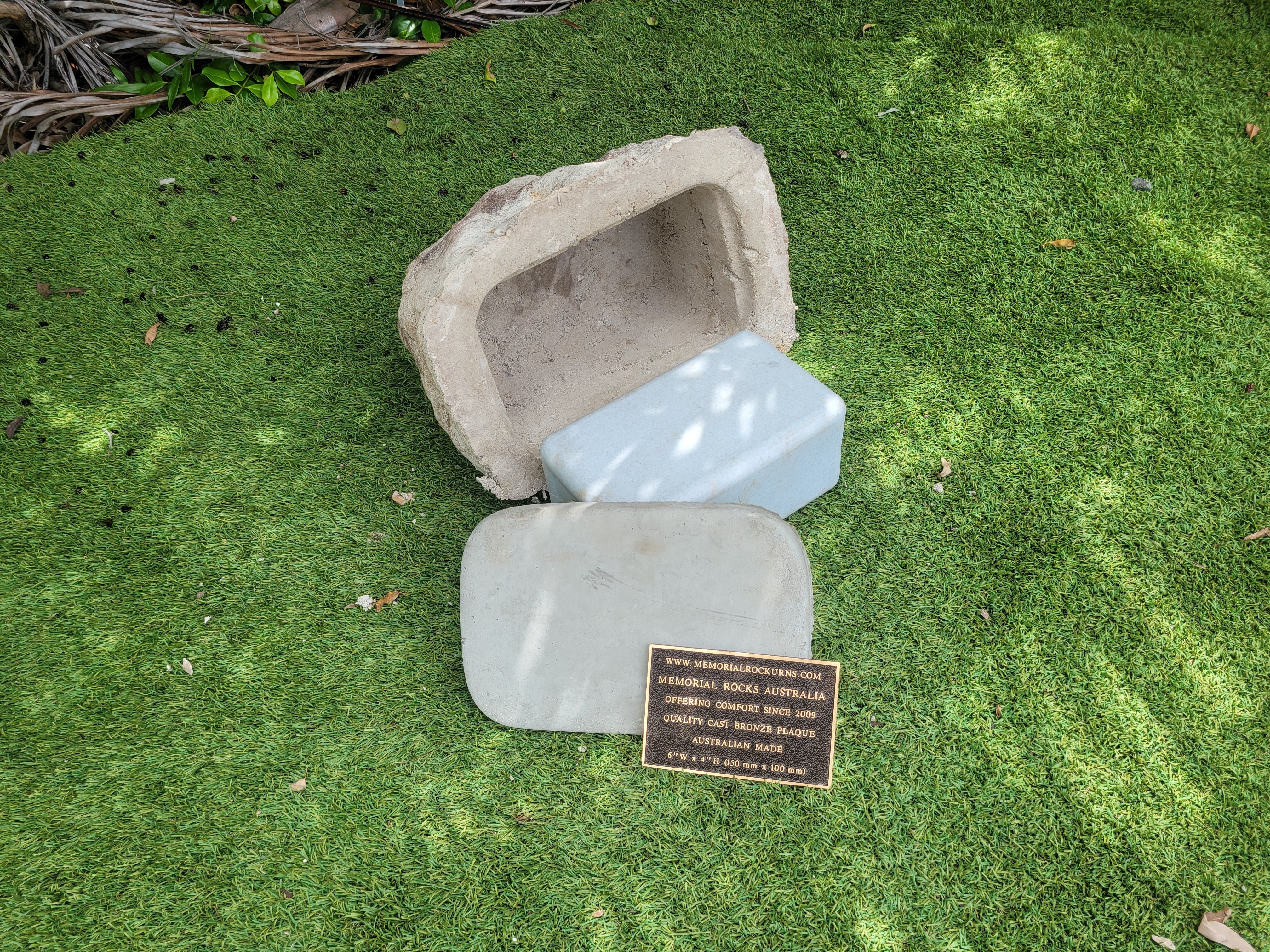 Memorial Rock Urn 2060 Regular Natural Riversand