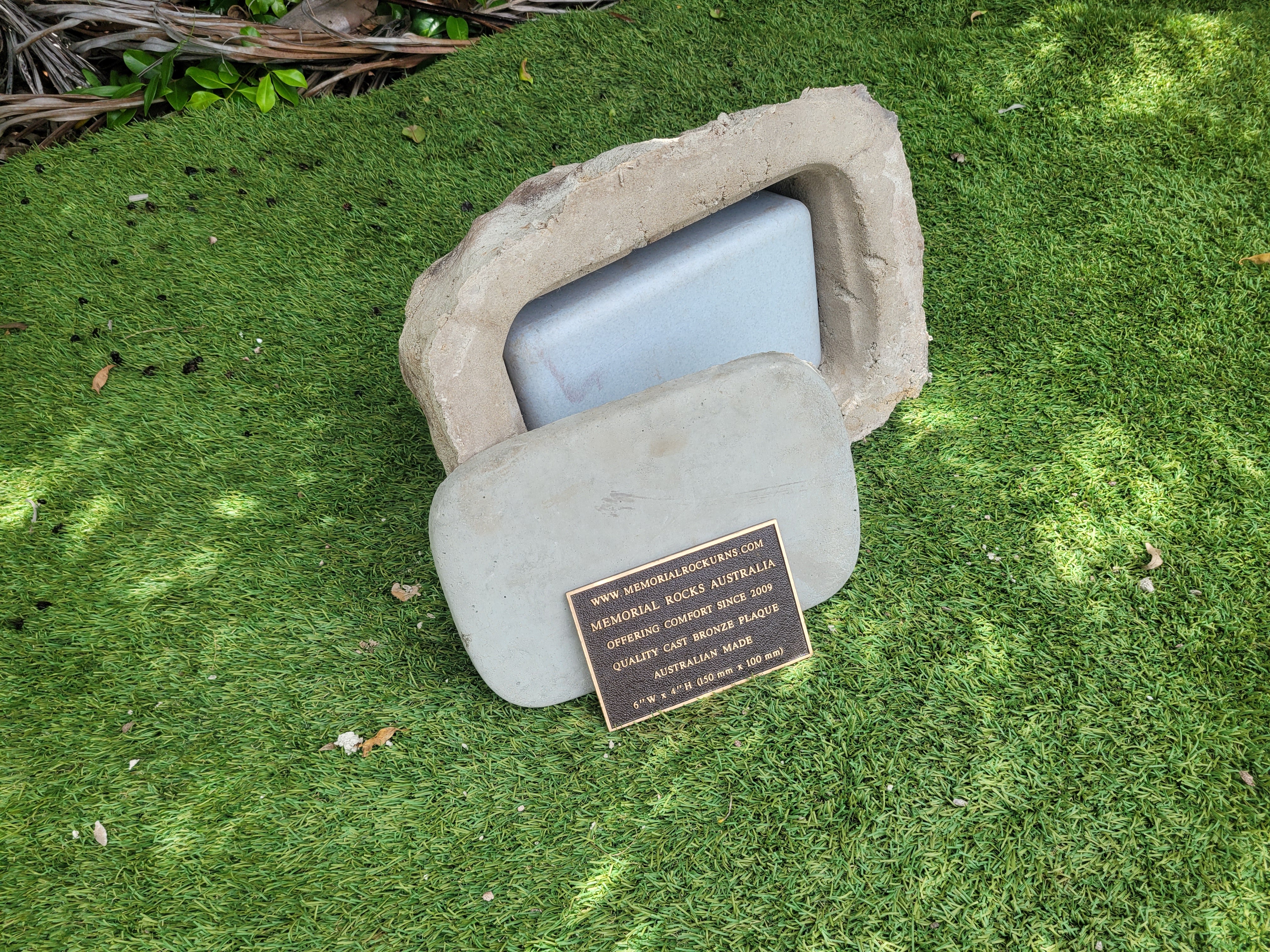 Memorial Rock Urn 2060 Regular Natural Riversand