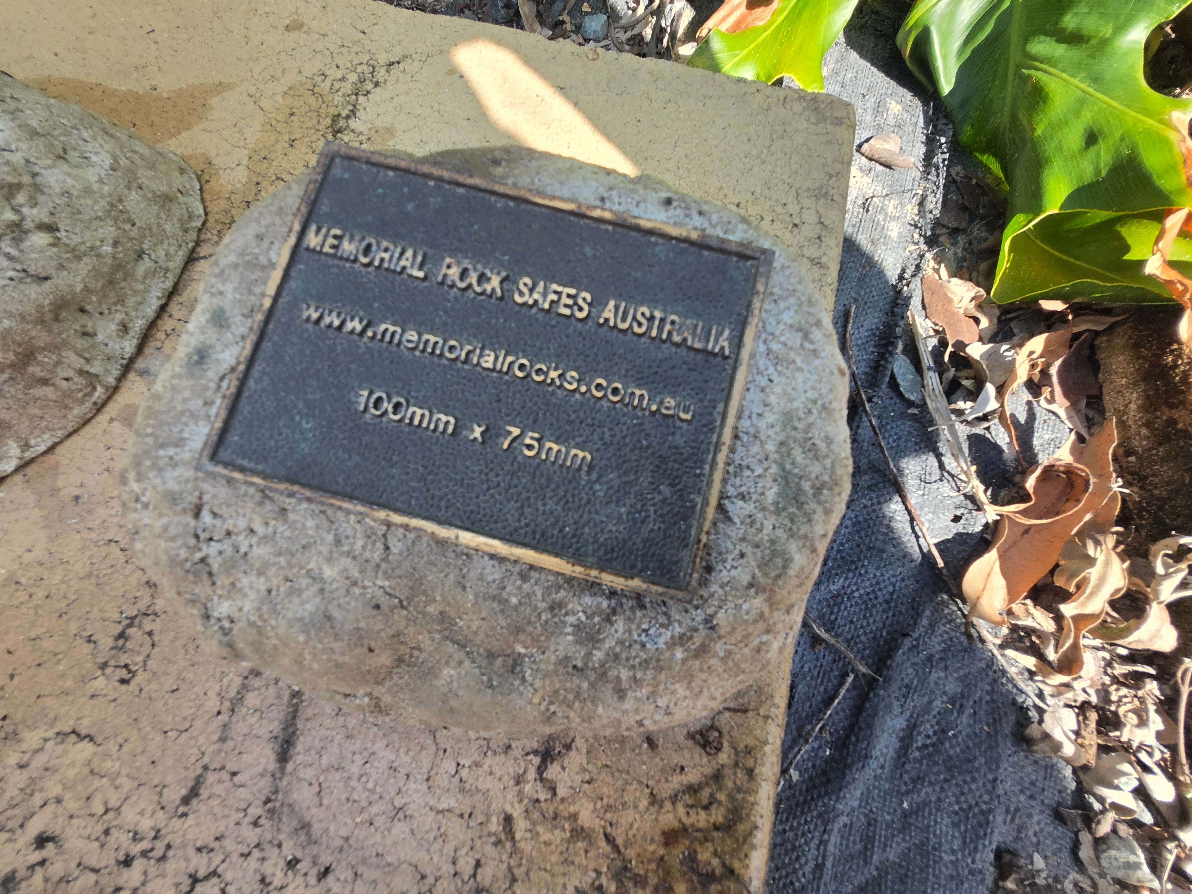 Partial Ash Rock Urn PA 2142 Natural Riversand
