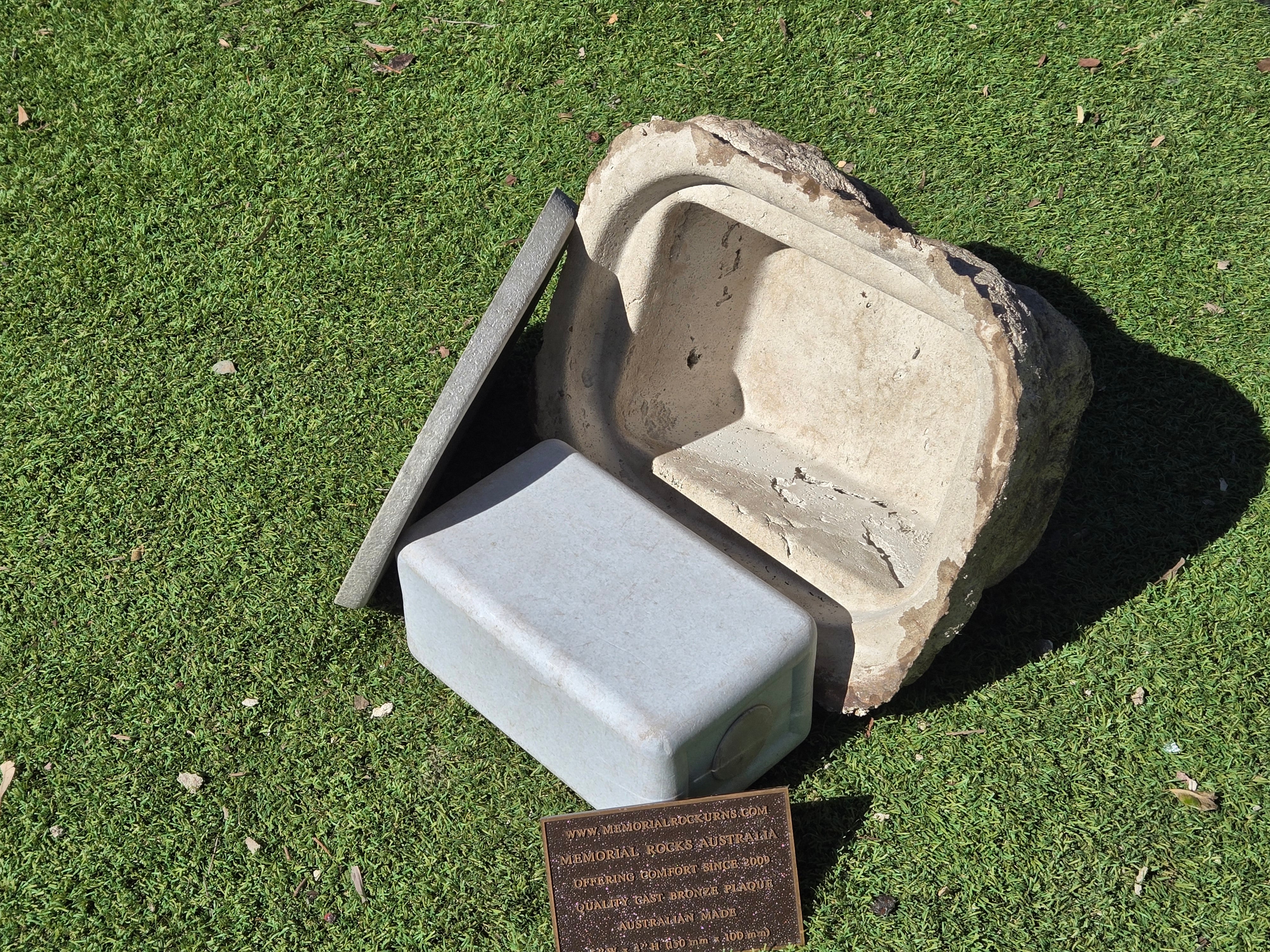 Memorial Rock Urn 2173 Medium Natural Riversand