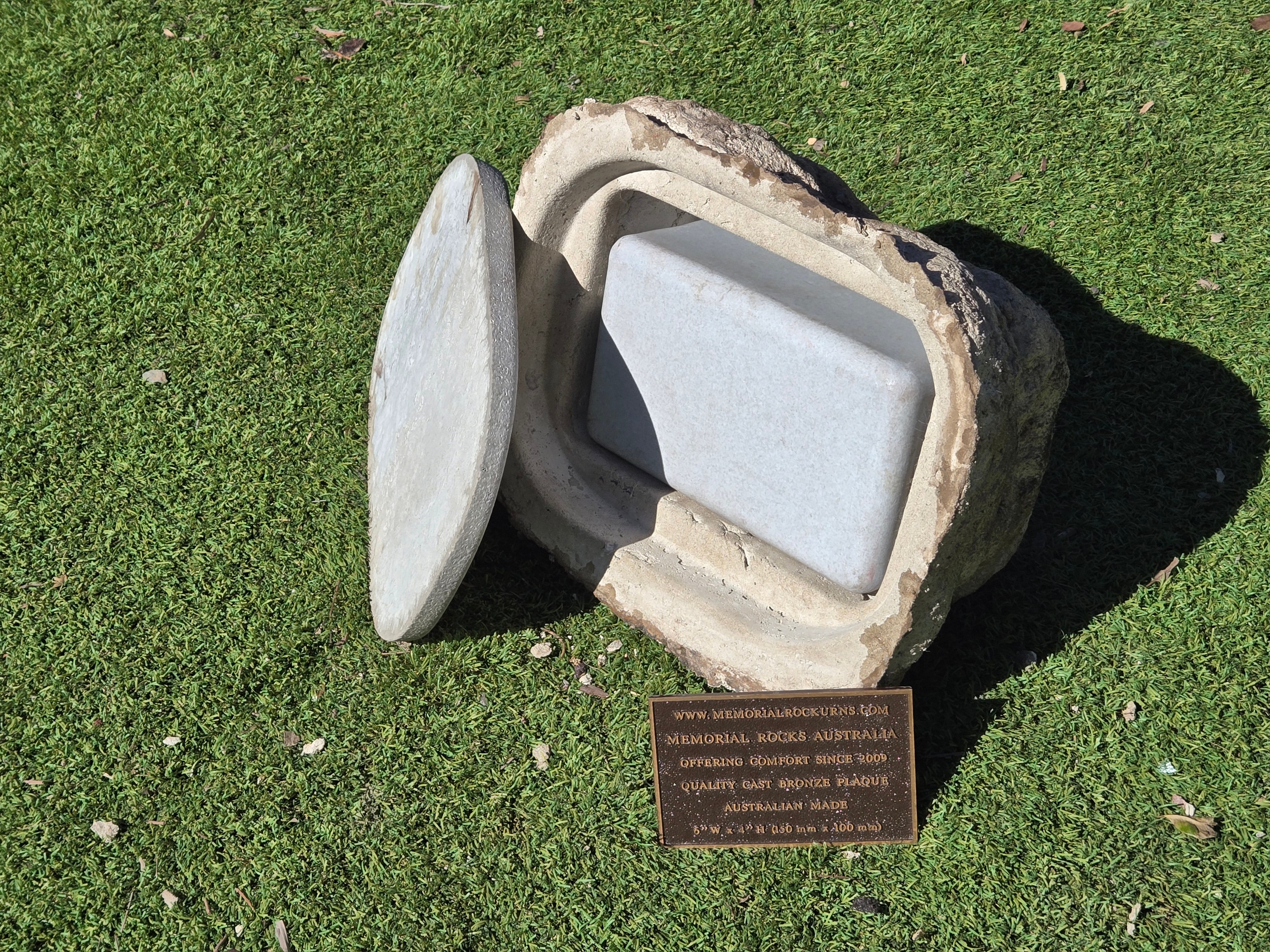 Memorial Rock Urn 2173 Medium Natural Riversand