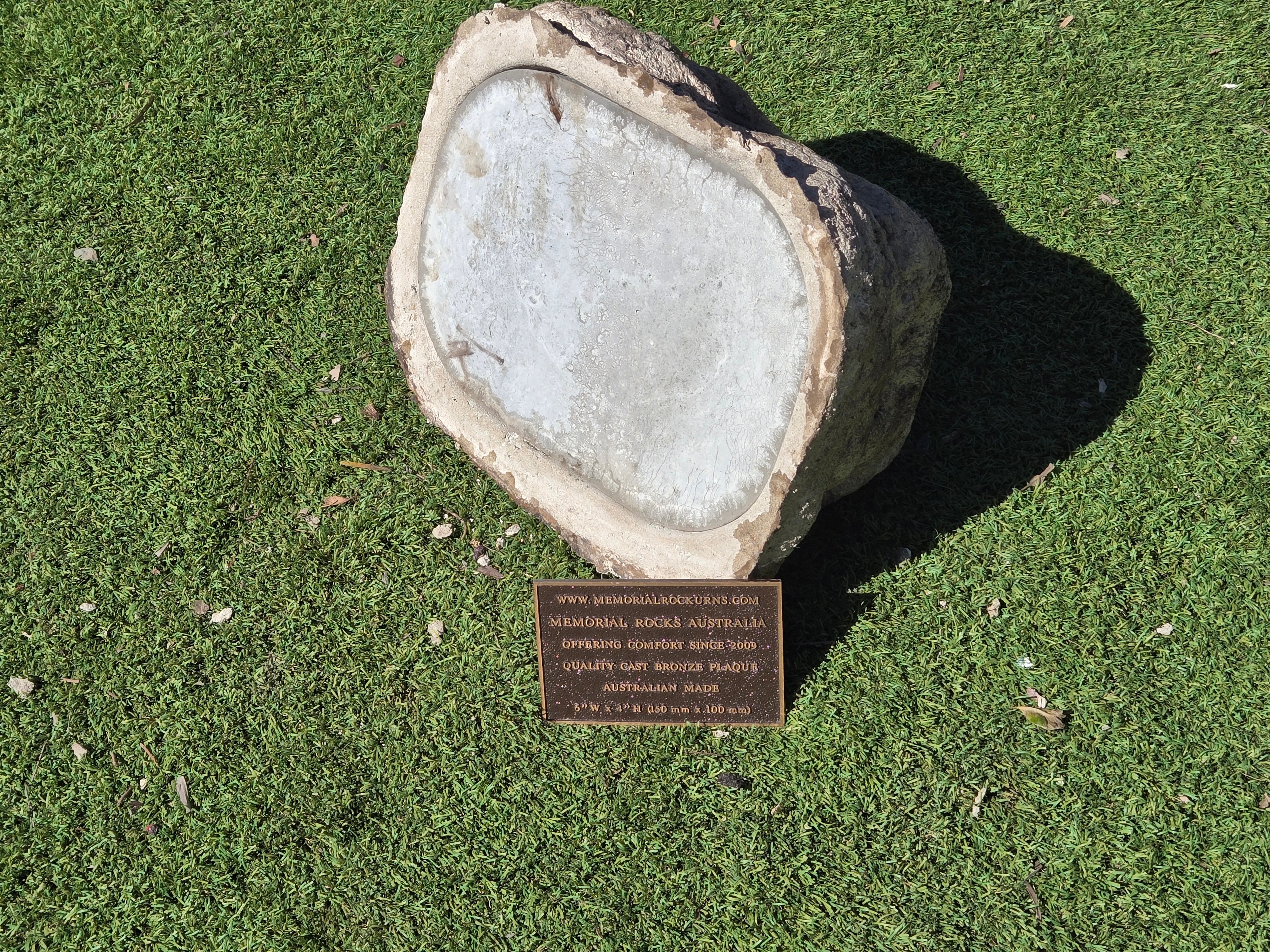 Memorial Rock Urn 2173 Medium Natural Riversand