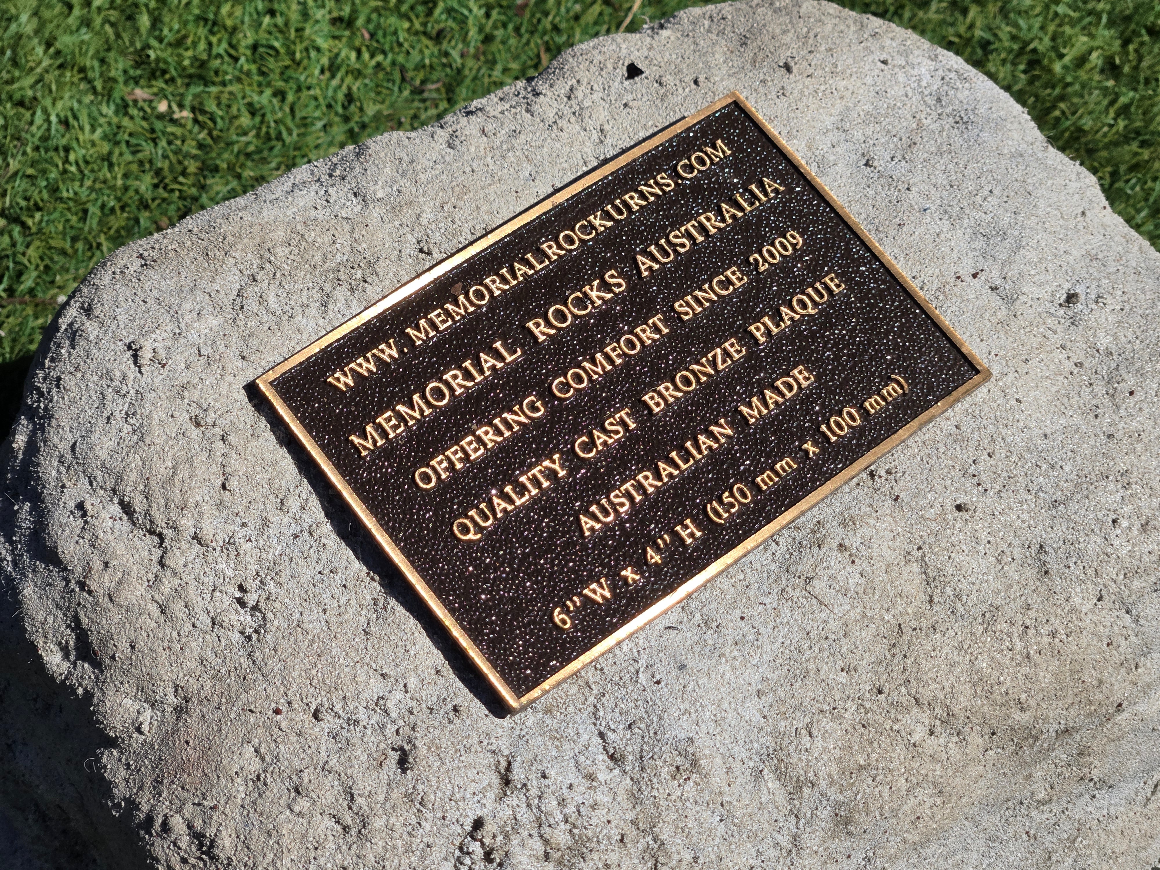 Memorial Rock Urn 2195 Medium White