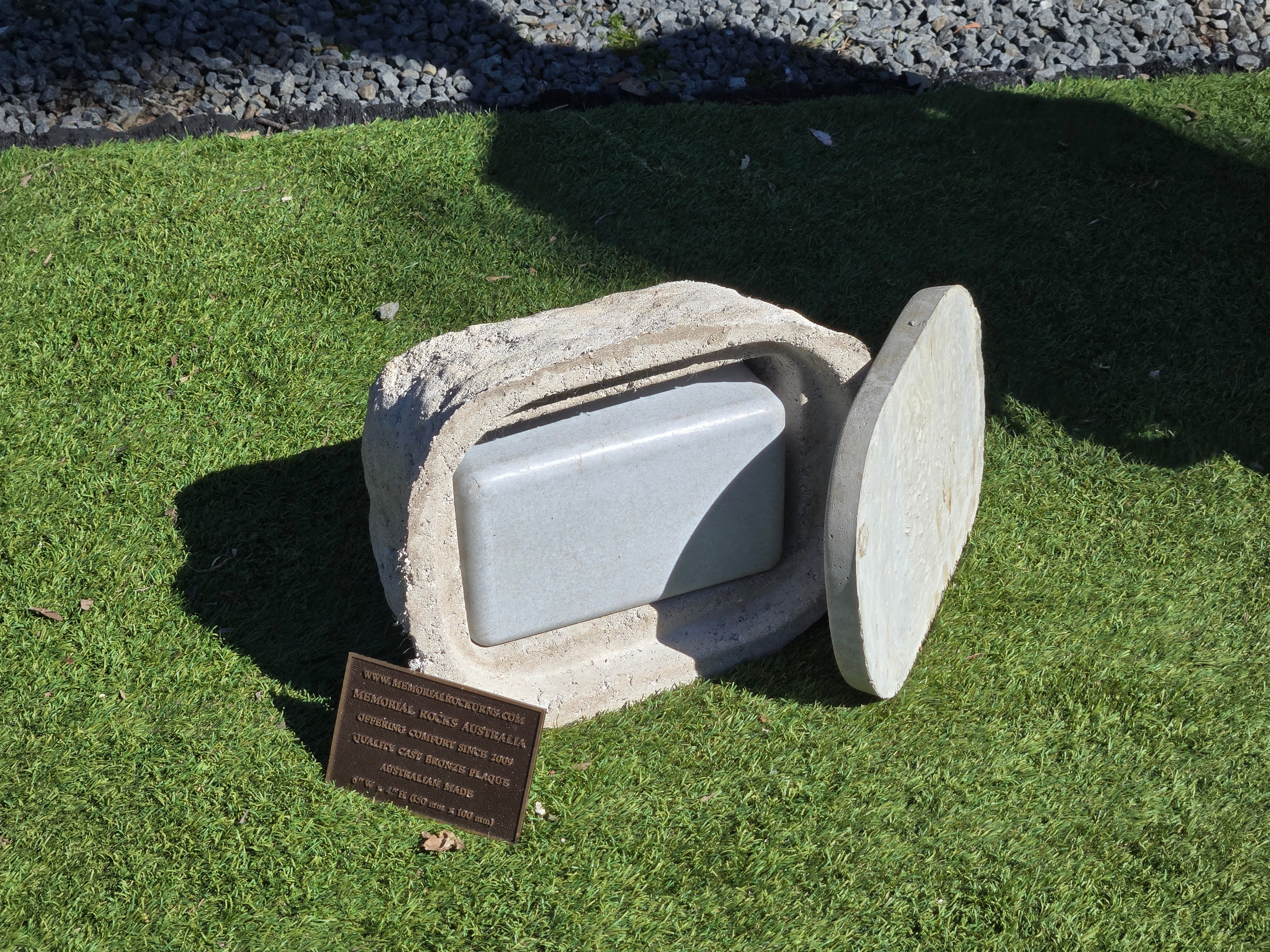Memorial Rock Urn 2195 Medium White