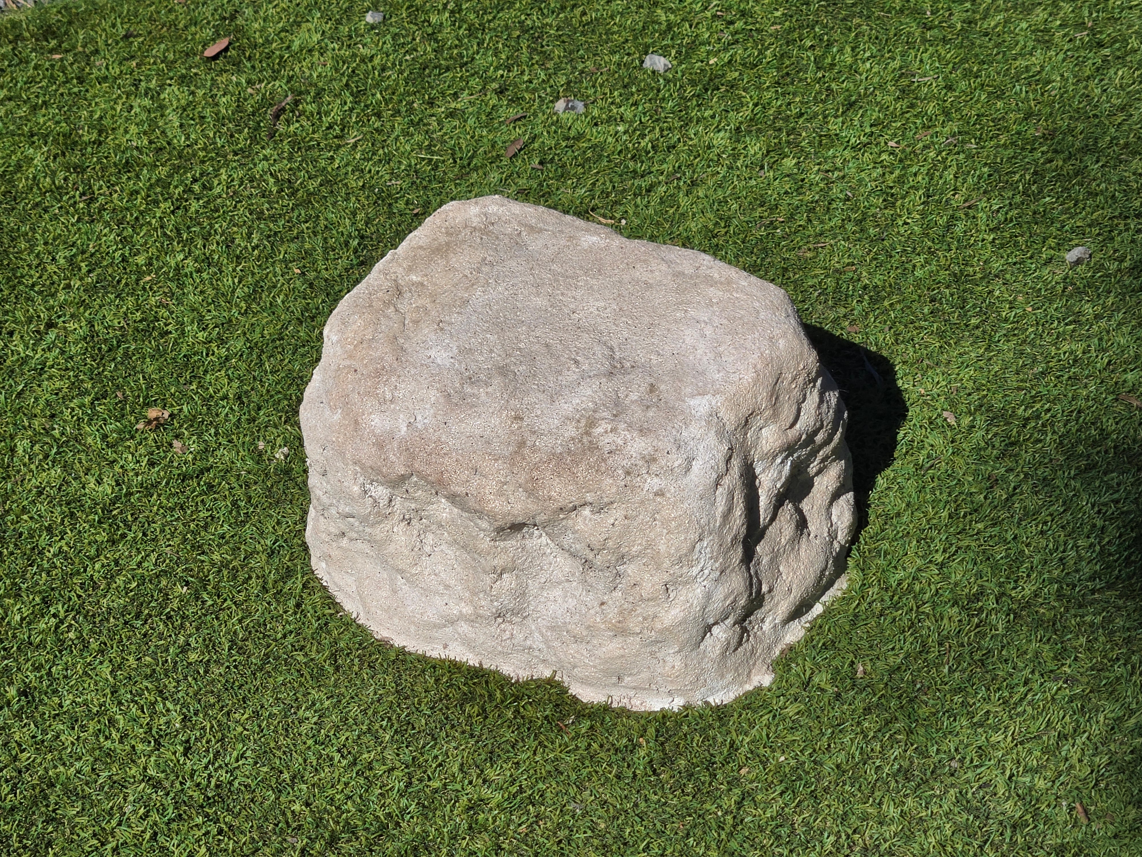 Memorial Rock Urn 2196 Medium White
