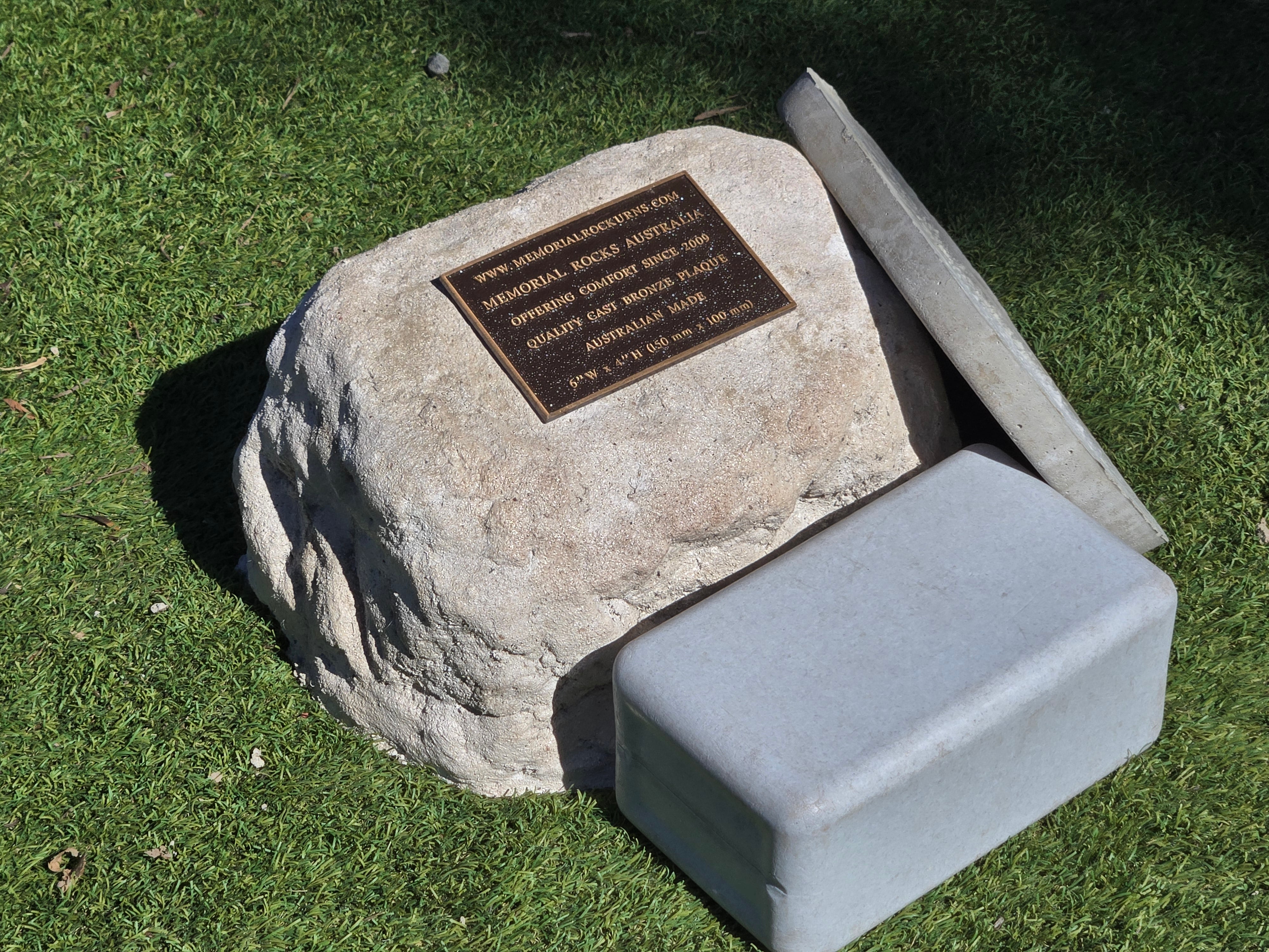 Memorial Rock Urn 2196 Medium White