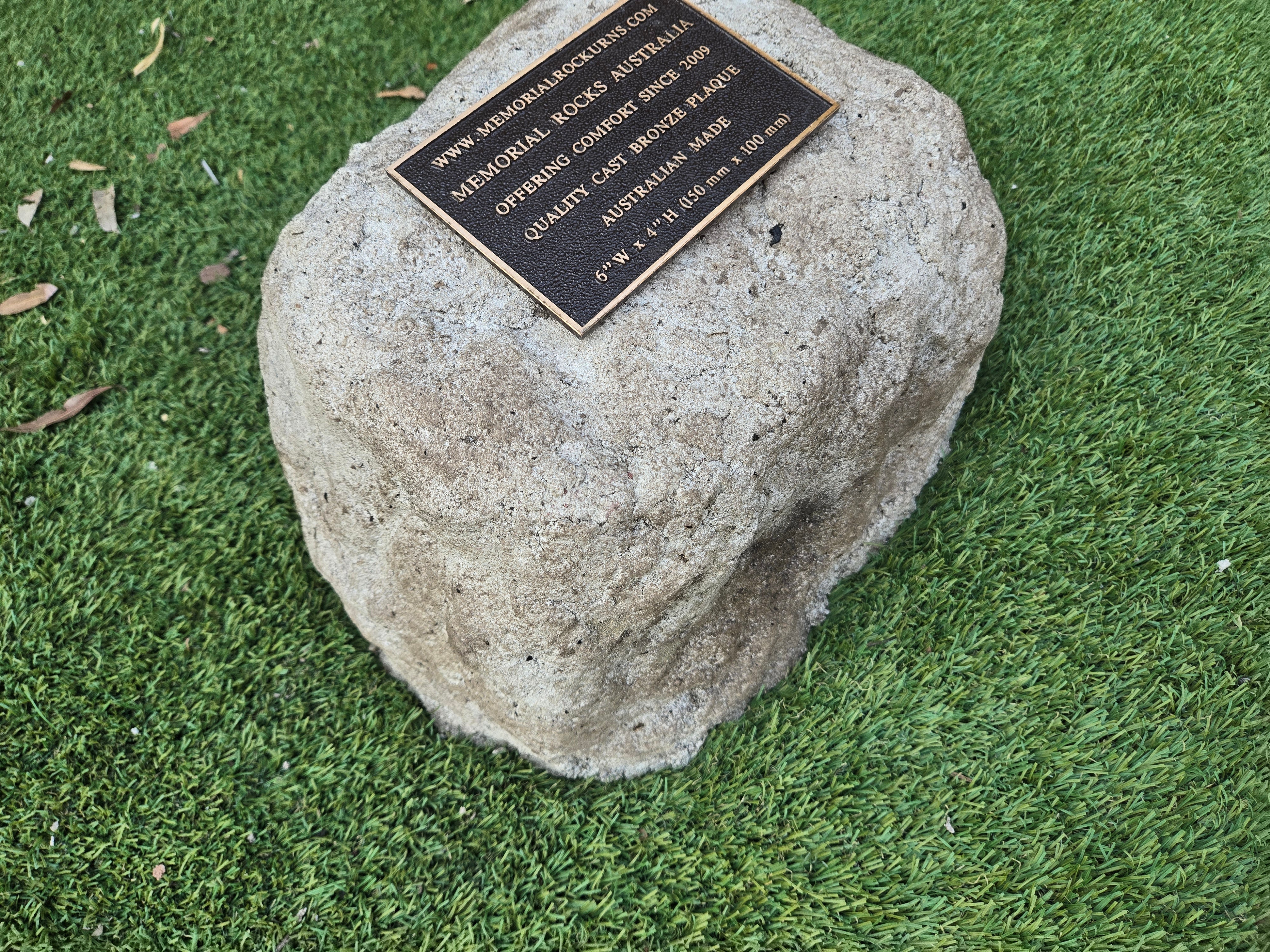 Memorial Rock Urn 2212 Medium Natural Riversand