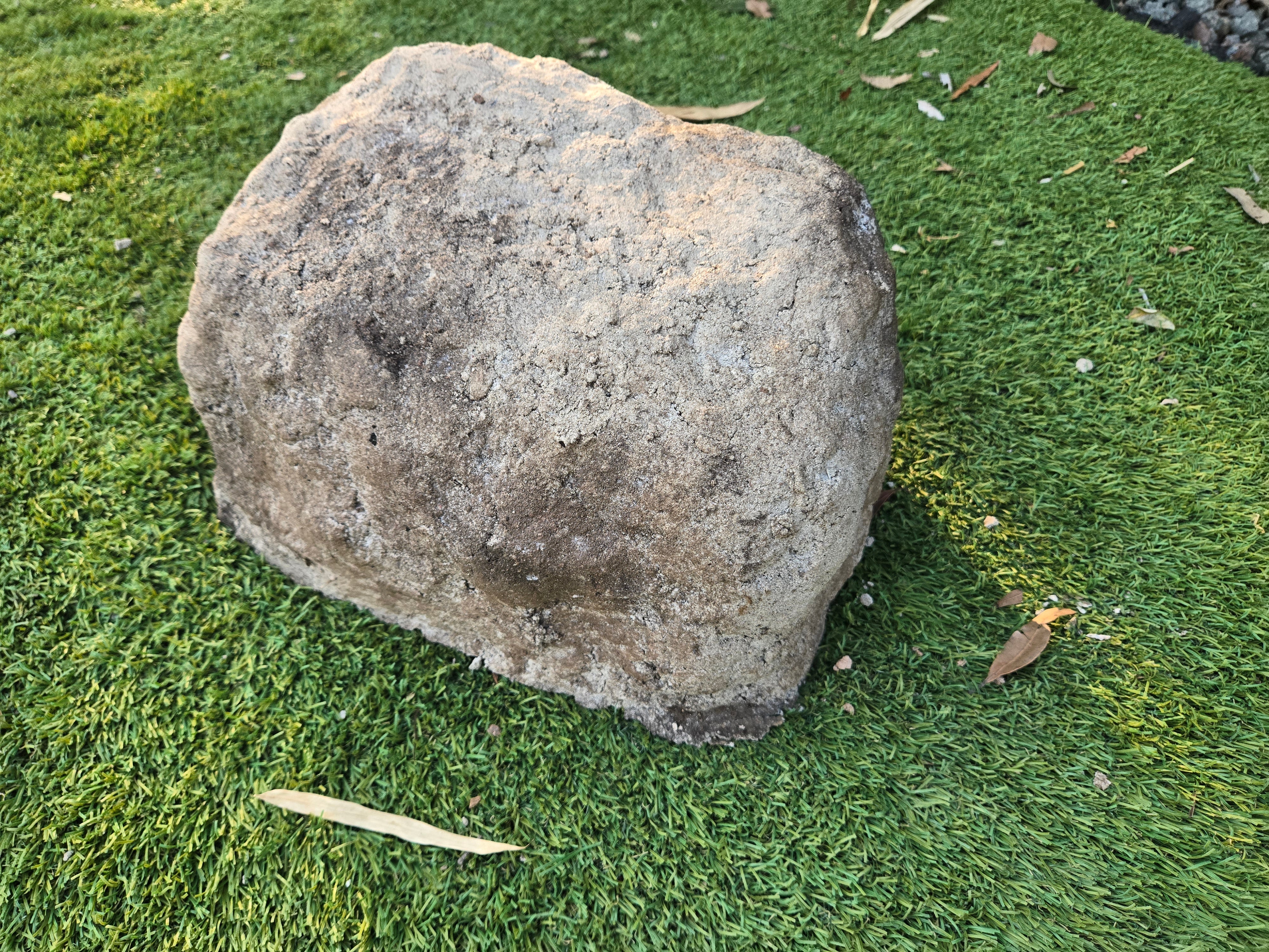 Memorial Rock Urn  2216 Regular Natural Riversand