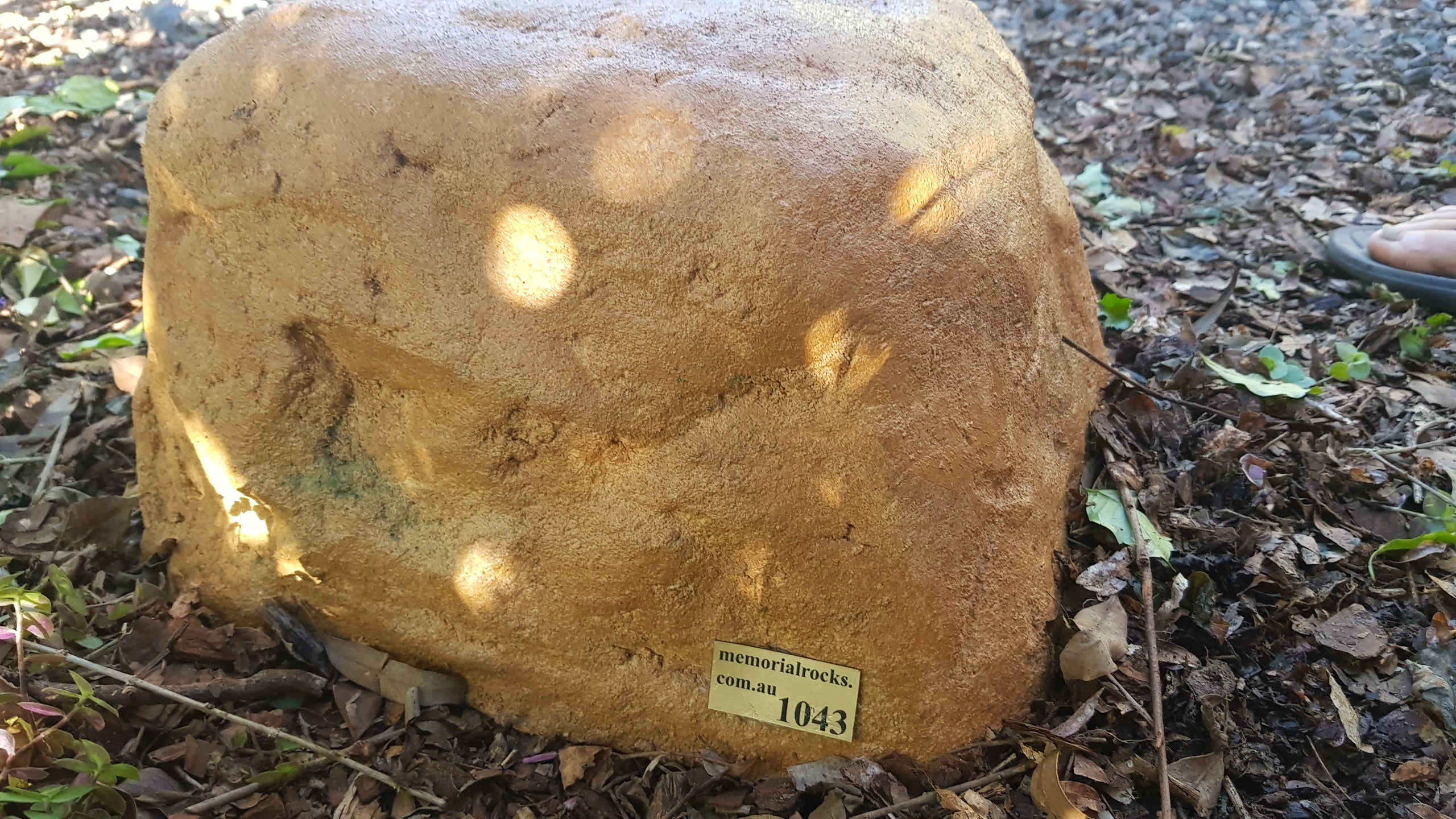 Memorial Rock Urn 1043 Large Single Sandstone