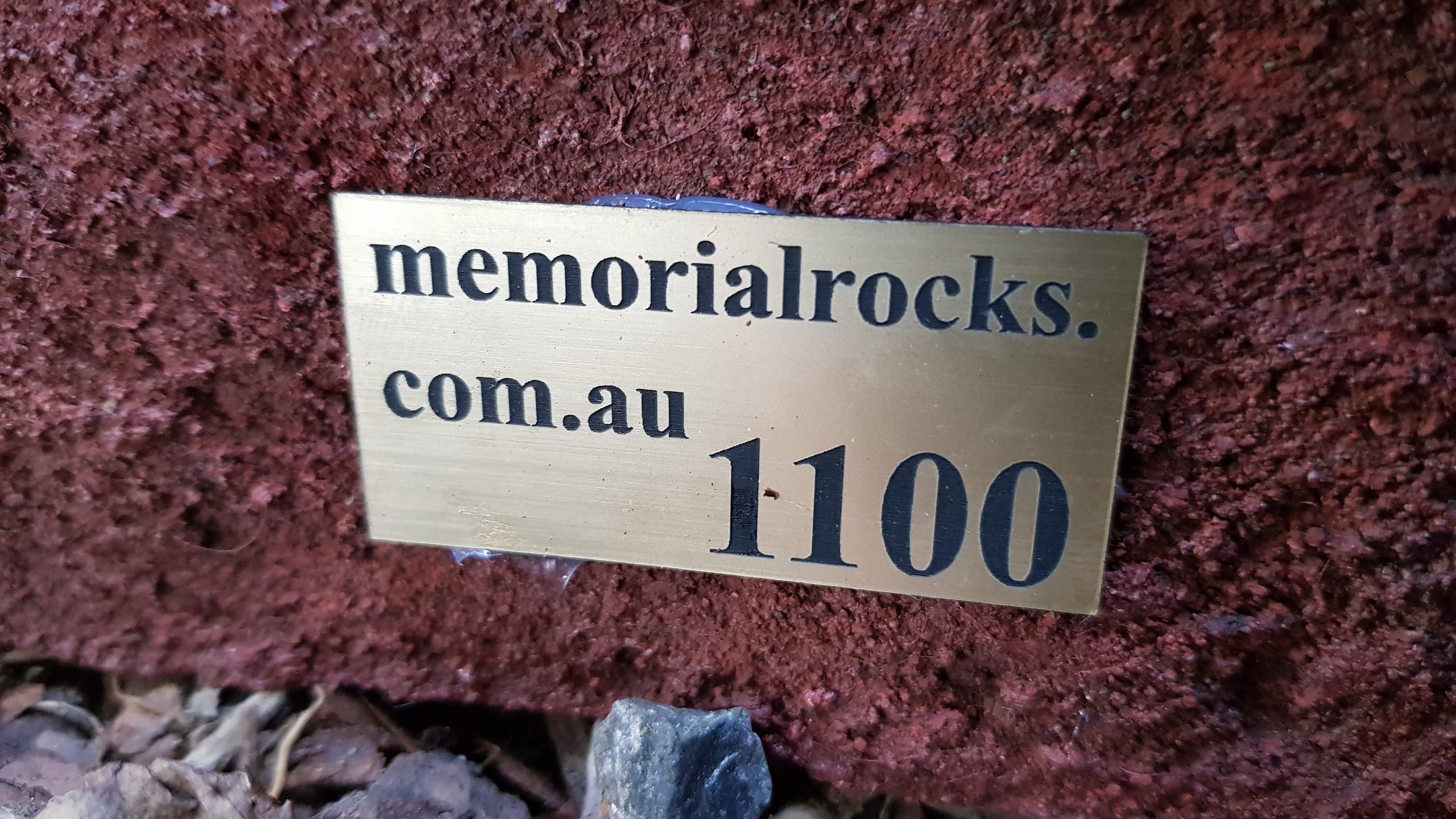 Memorial Rock Urn 1100 Large Single Red