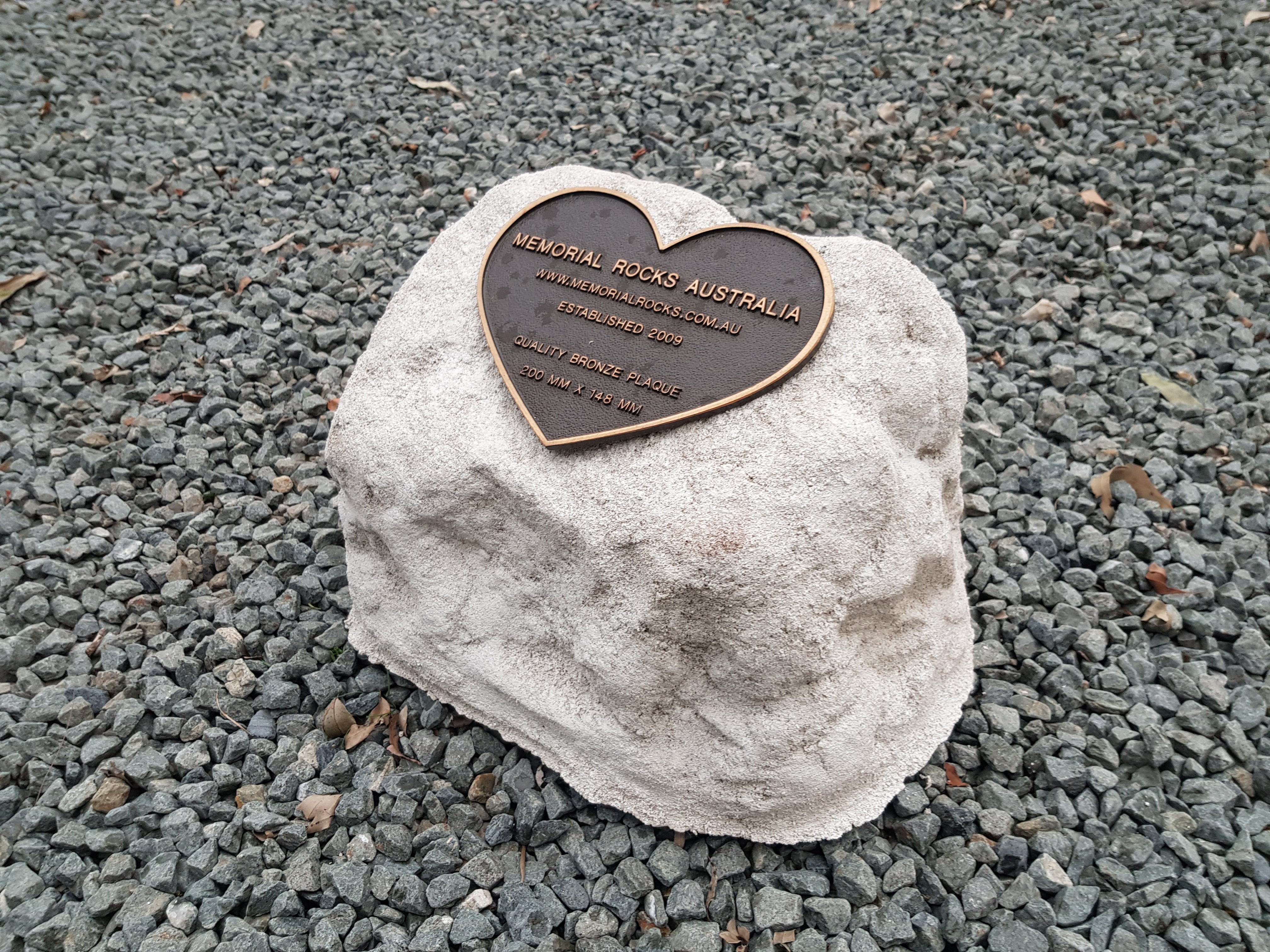 Memorial Rock Urn 1544 Medium White